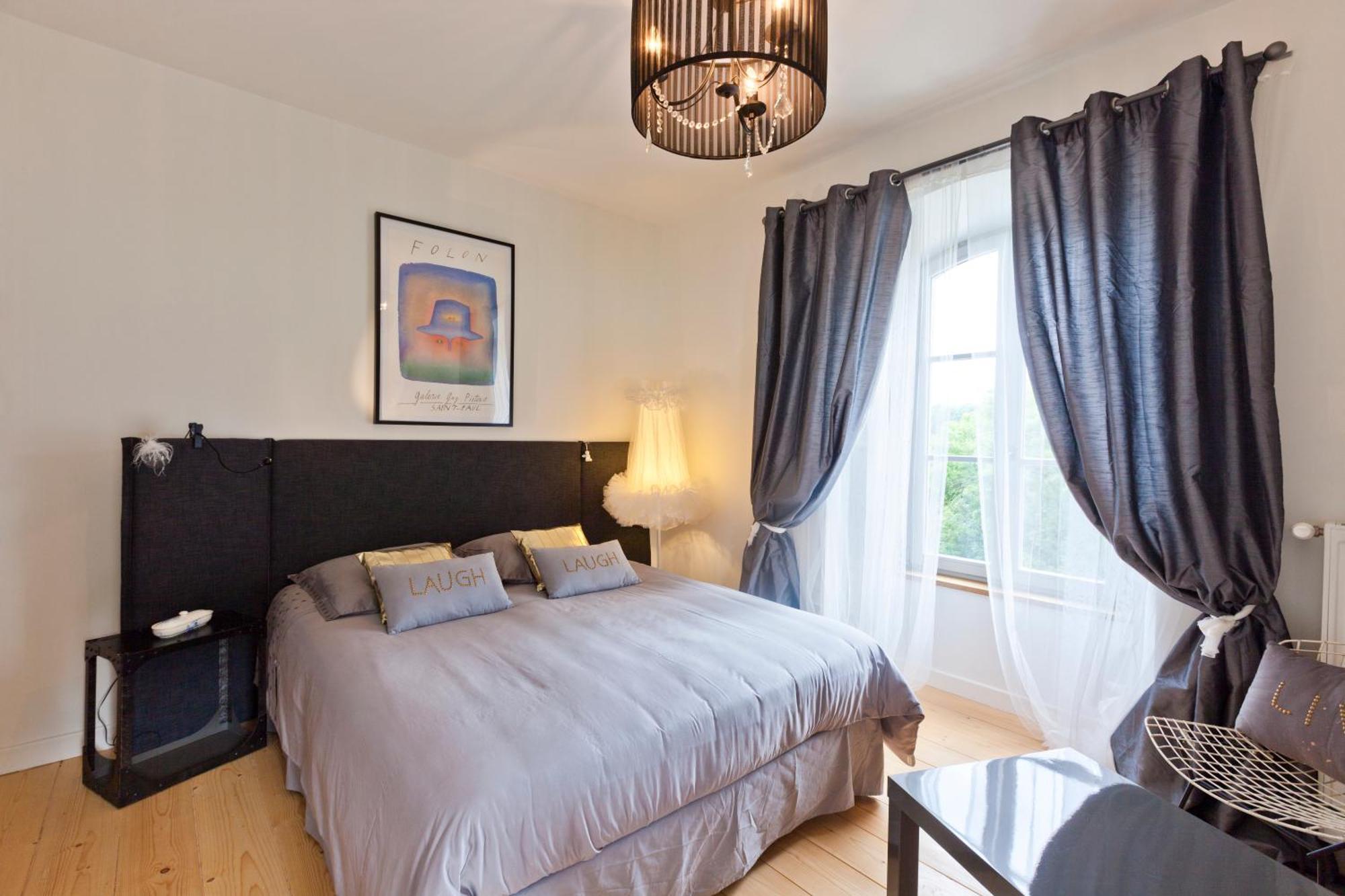 Bed and Breakfast La Tour Charlemagne Шато-Шалон Экстерьер фото
