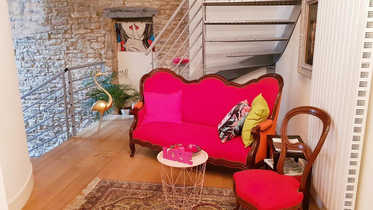 Bed and Breakfast La Tour Charlemagne Шато-Шалон Экстерьер фото